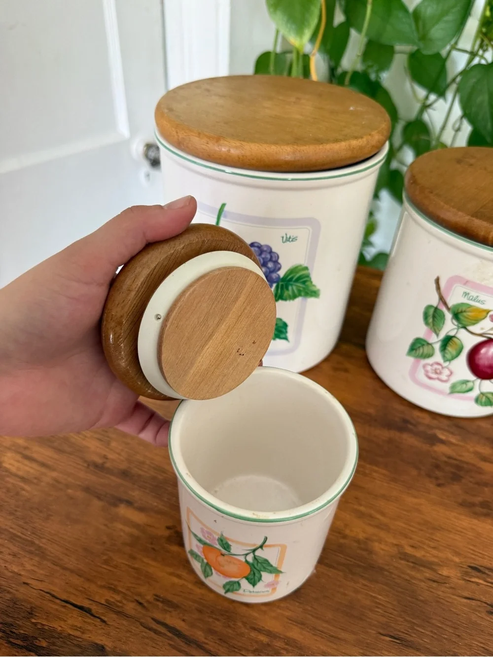 HIMARK Taiwan White Ceramic Fruit Canister Set with Wood Lids - White/Green/Red